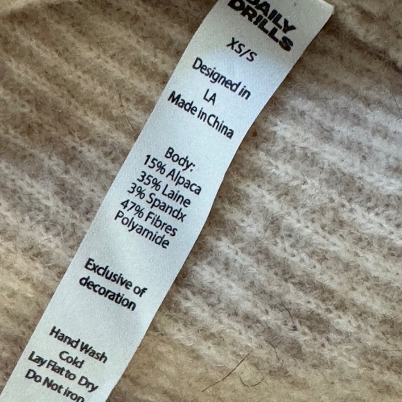 Daily Drills “oatmeal color” Long Sleeve one button sweater NWT (XS/SM) - Picture 7 of 7